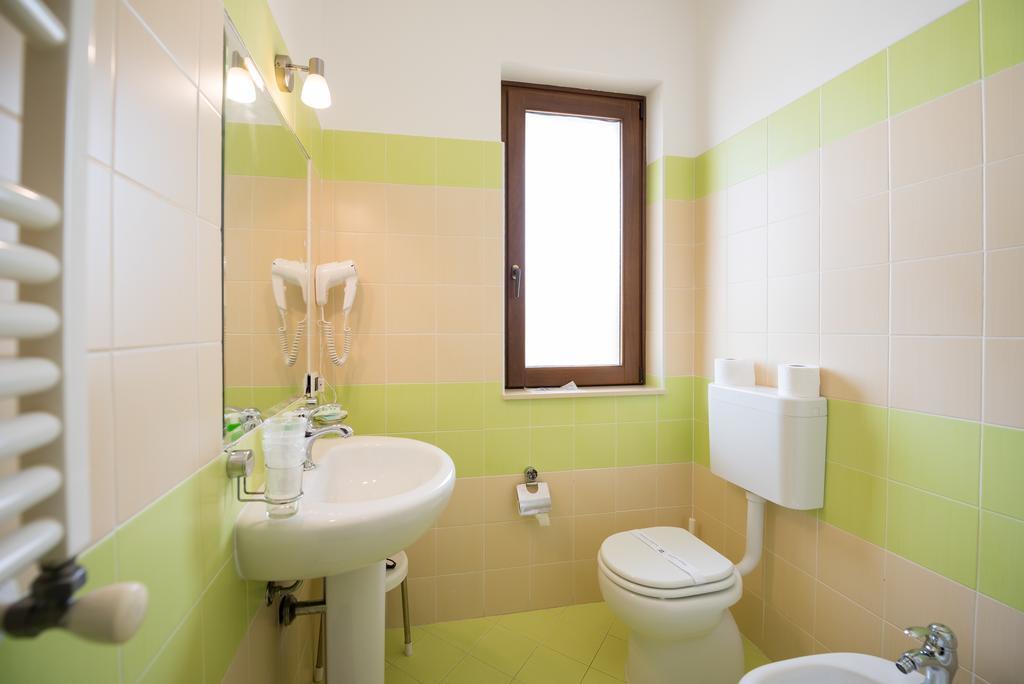 Valle Himara Hostal Piana Degli Albanesi Exterior foto