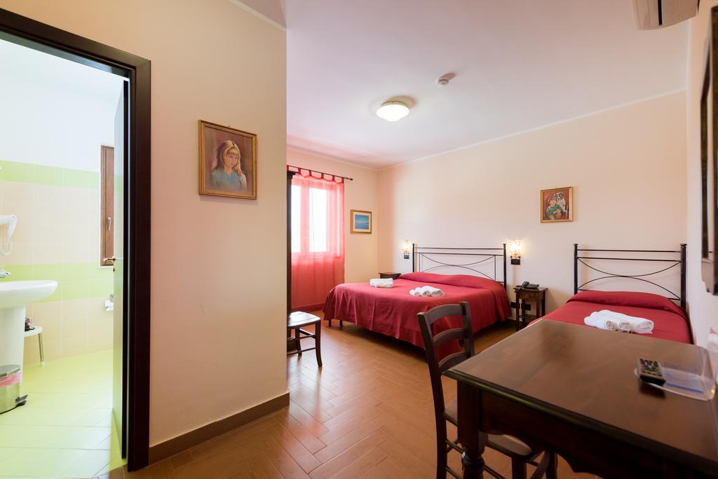 Valle Himara Hostal Piana Degli Albanesi Exterior foto
