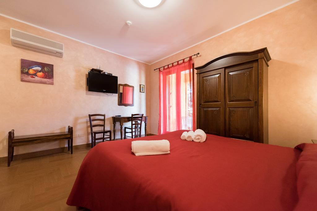 Valle Himara Hostal Piana Degli Albanesi Exterior foto